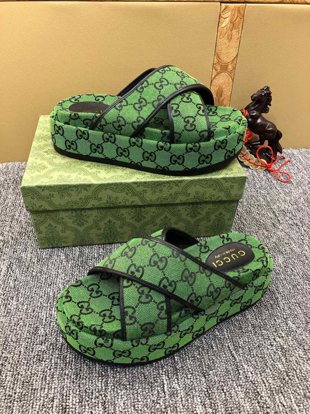 Z5YB69 Popular Slippers