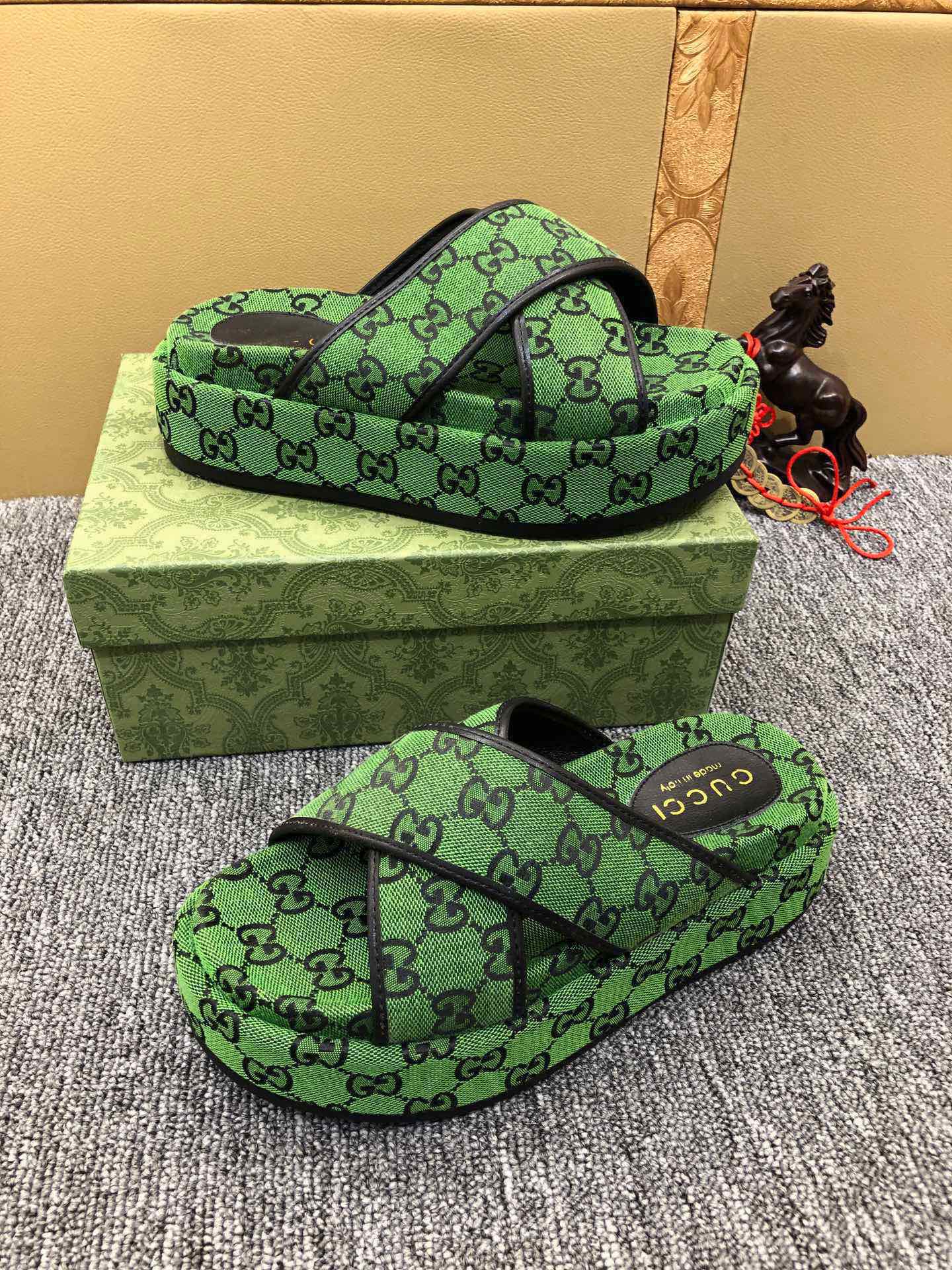Z5YB69 Popular Slippers