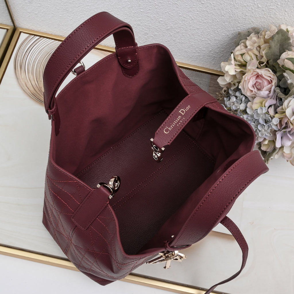 B1R76D42 Popular leather bag