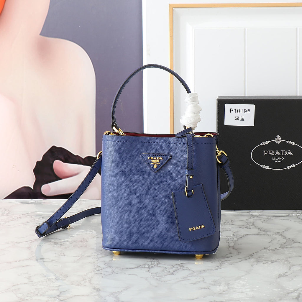 B1W35P102 Popular  leather bag