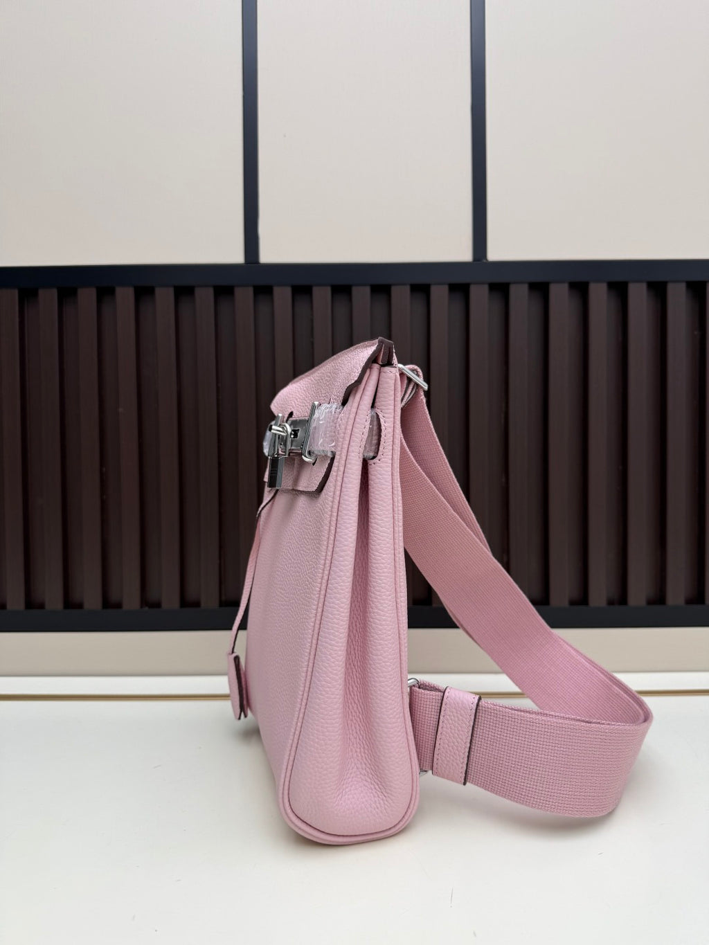 B1P36H46 Popular leather bag