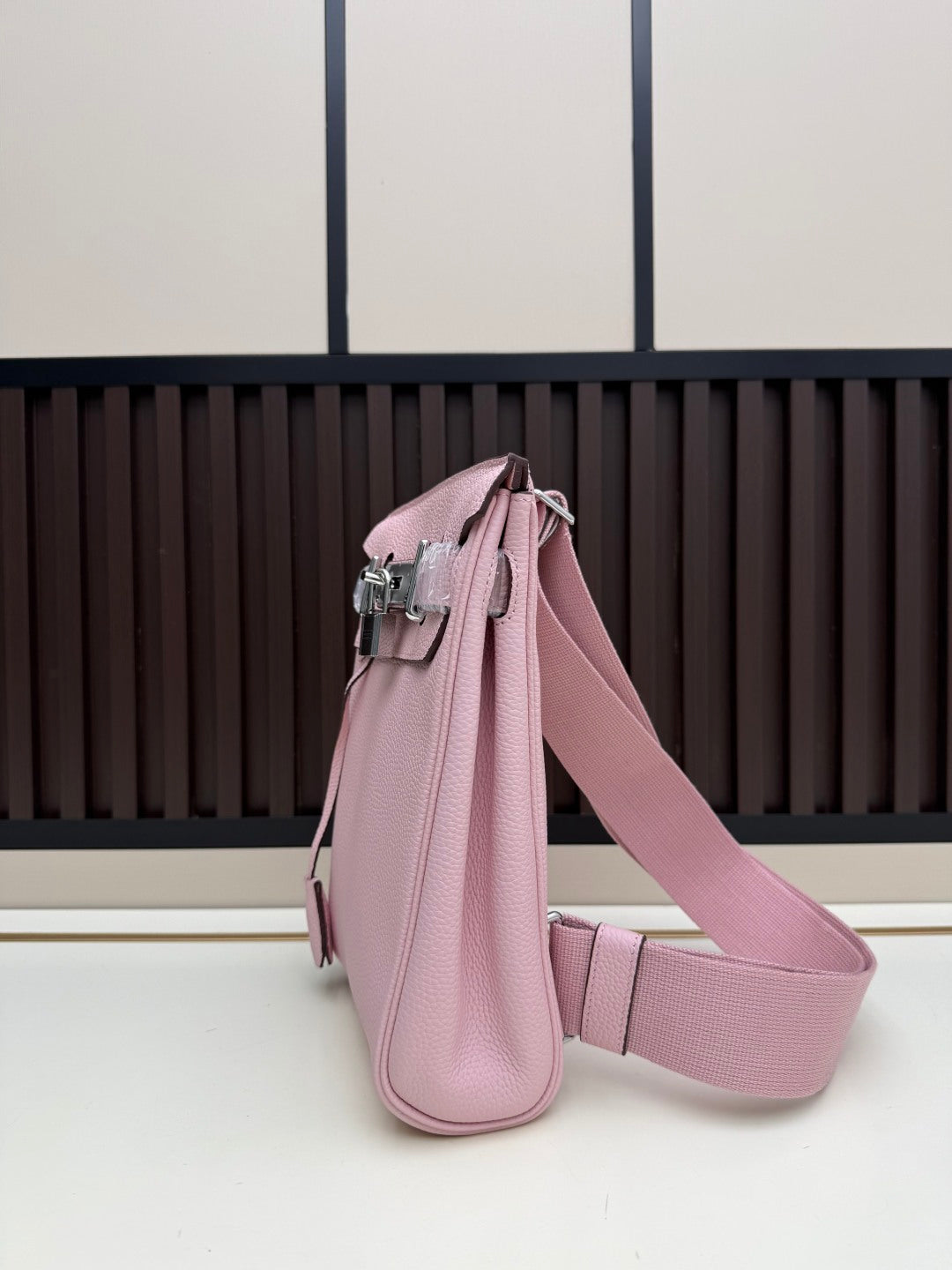 B1P36H46 Popular leather bag