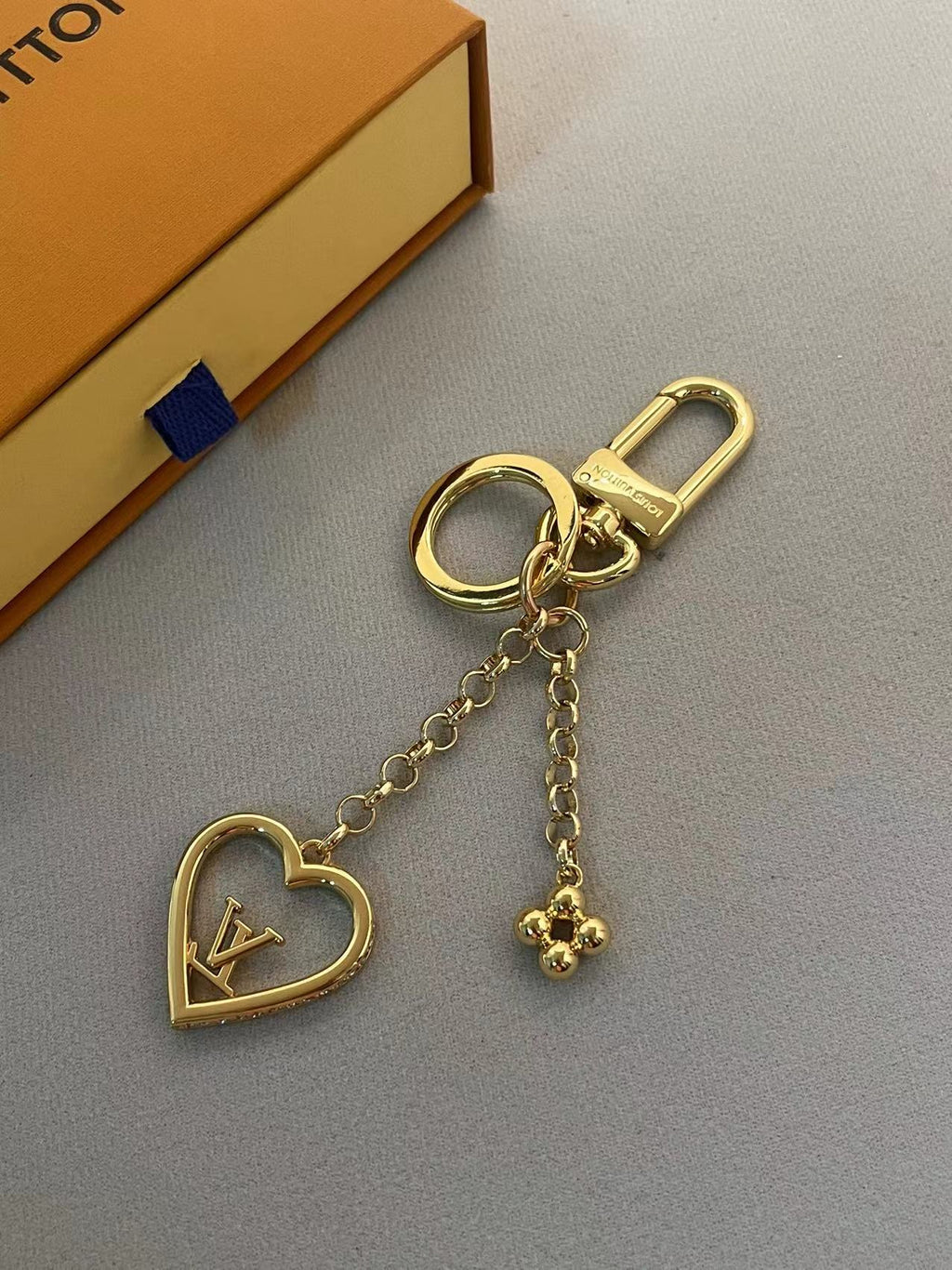 A1Z105E44 Popular bag 's charms accessories