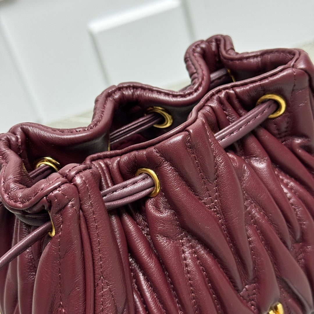 B1P36A81 Popular leather bag