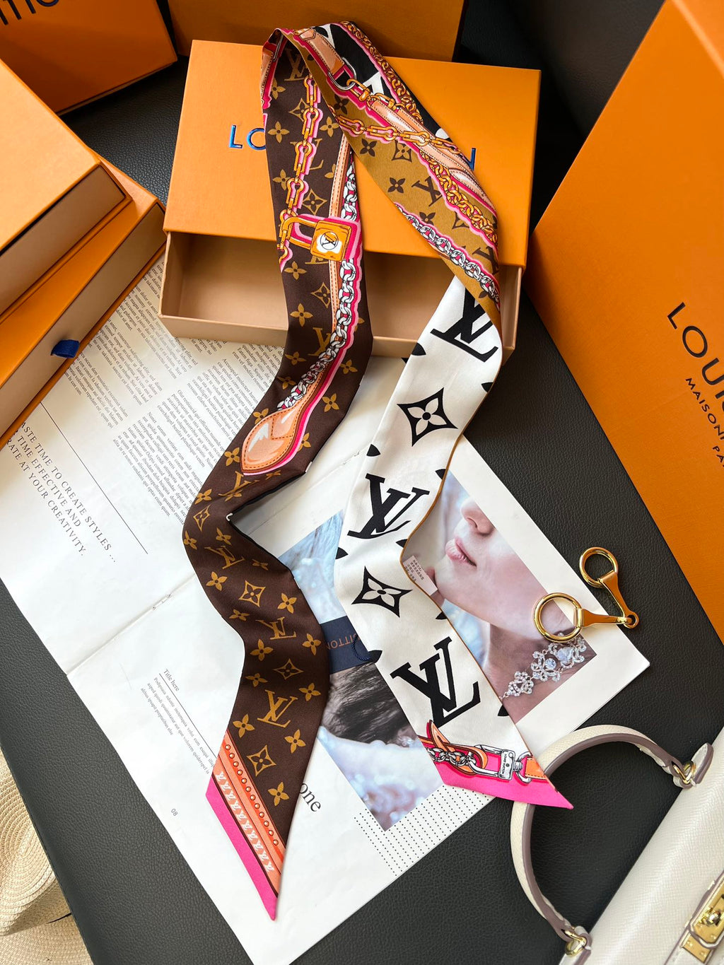 W1N55E37 Popular Silk Scarve