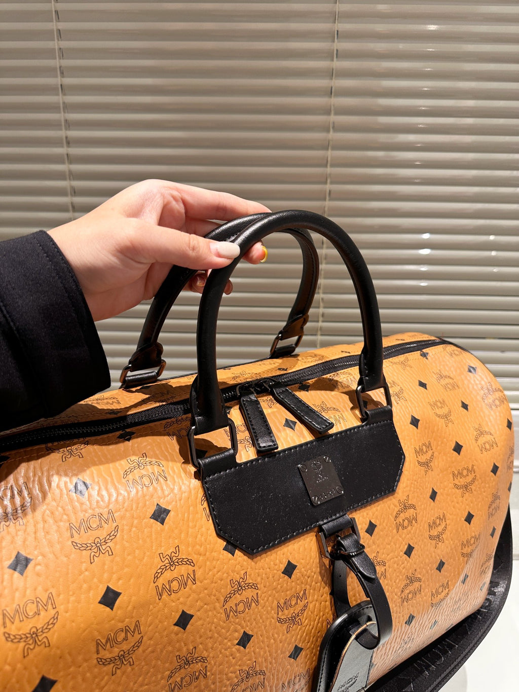 B6X103M198 Popular  leather bag 