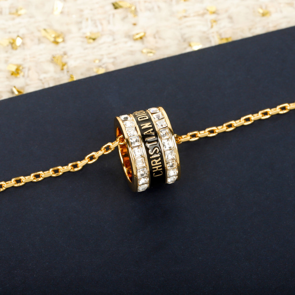 X1R75D10X Popular   Necklaces .