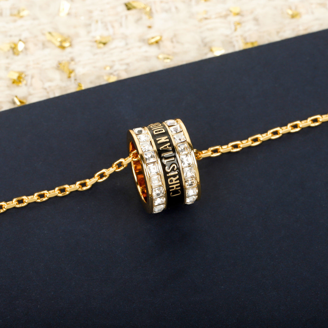 X1R75D10X Popular   Necklaces .