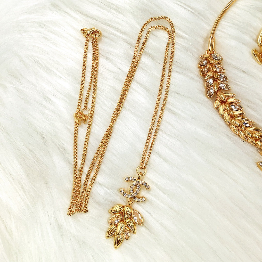 X1Q85C68X Popular Necklace . Bracelets. Earrings
