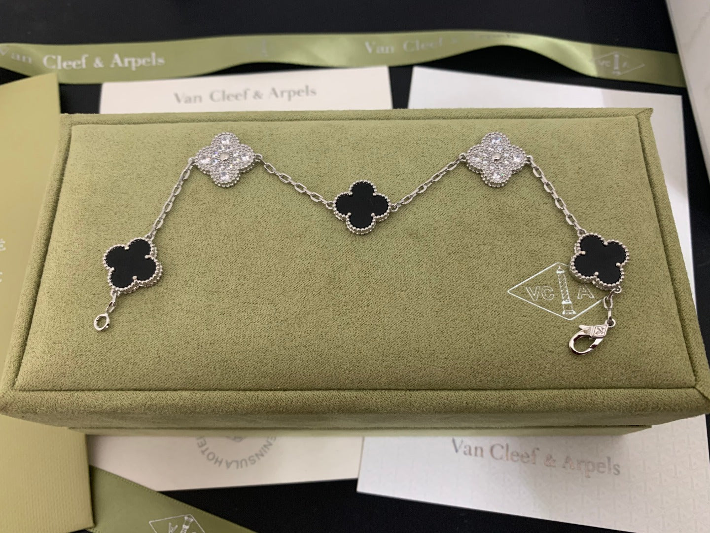 X5X53VA179K  Popular bracelets 5 flowers normal size1.5cm flower