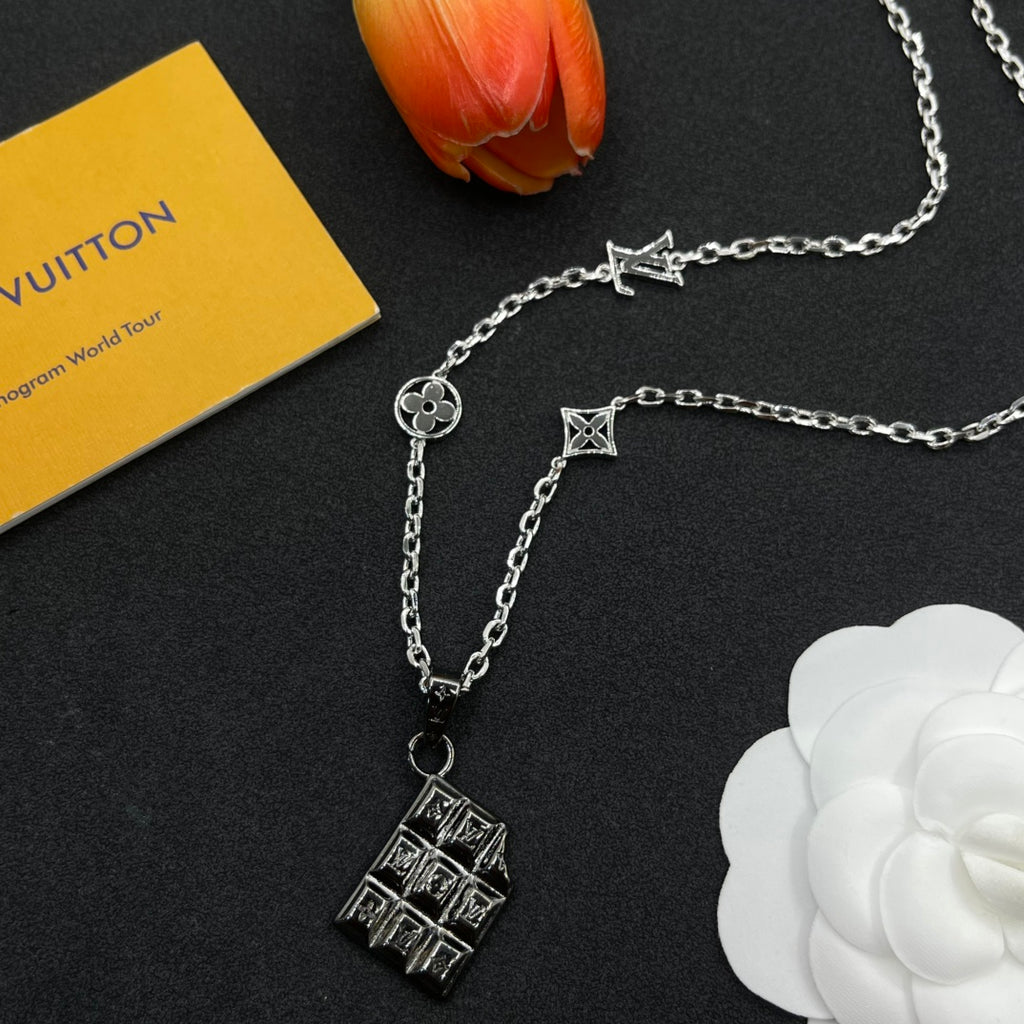 X1Q85E129X Popular Necklace