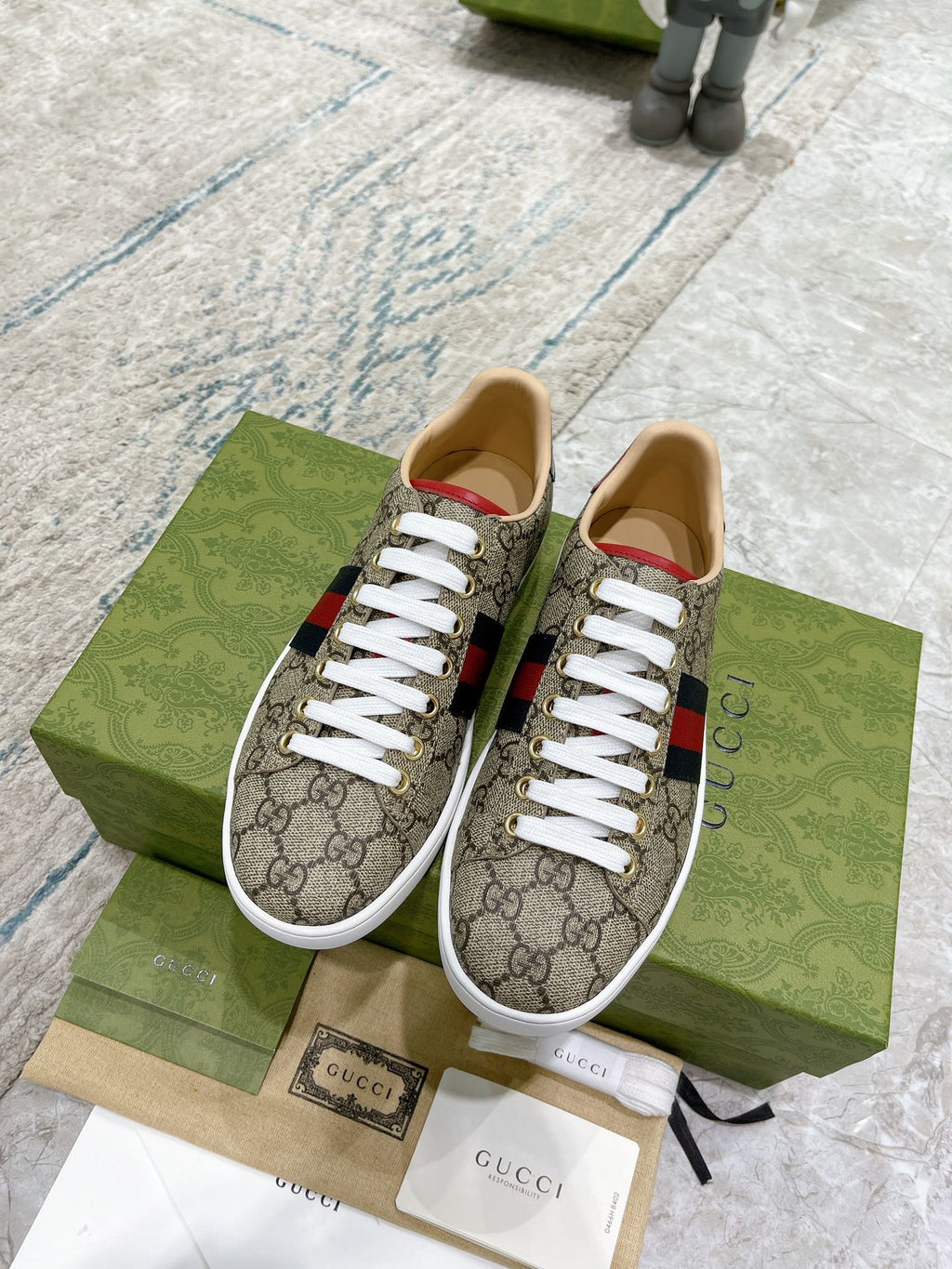 Z2Q105B202 Popular high-quality Shoes