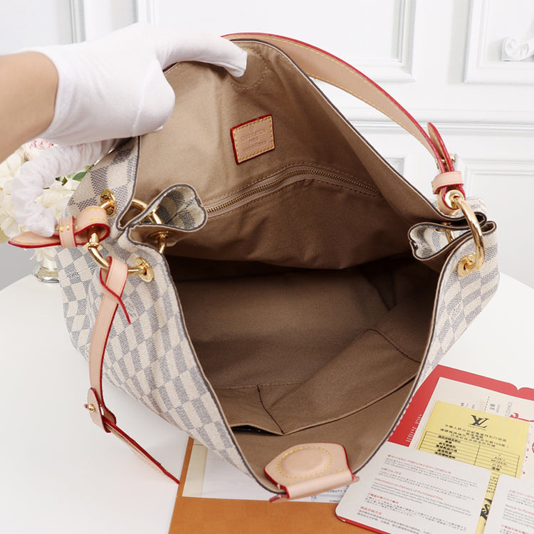 B1P11E84 Popular leather bag 