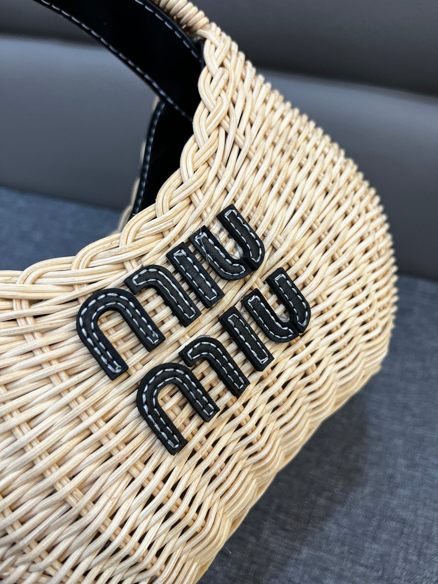 B1P46A119 Popular woven bag