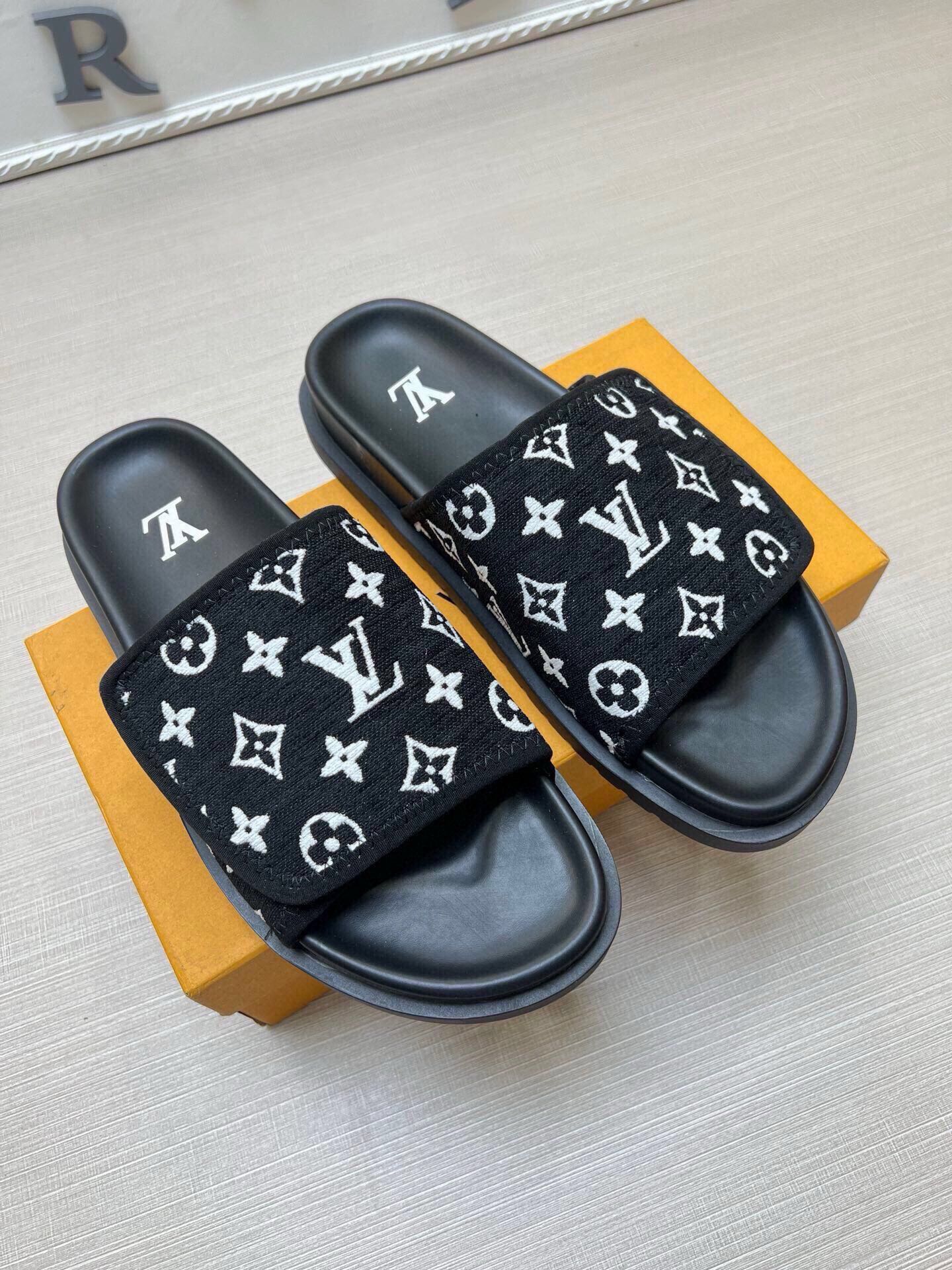 Z5LE209 Popular Slippers