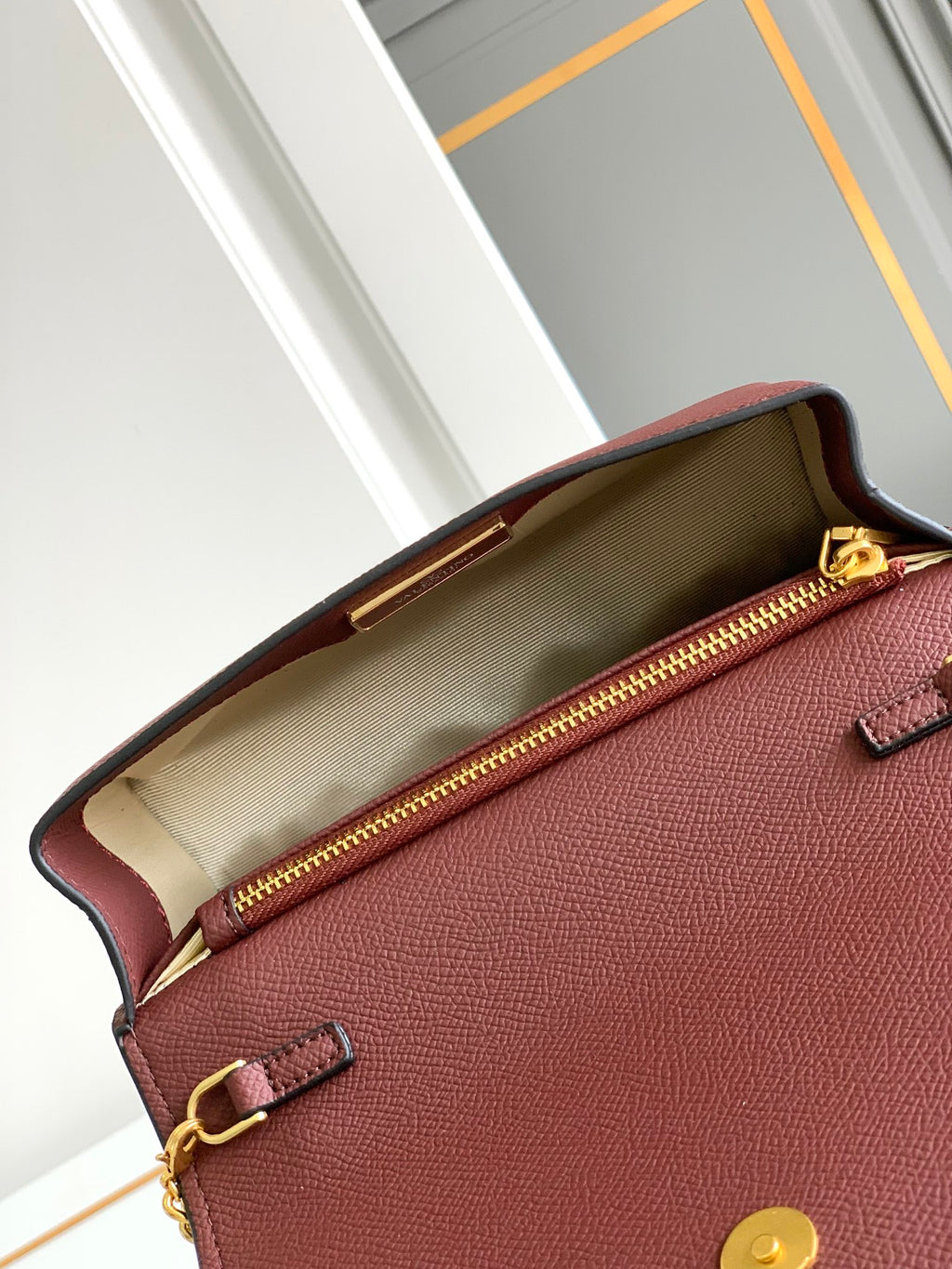 B1X44VL272 Popular leather bag 