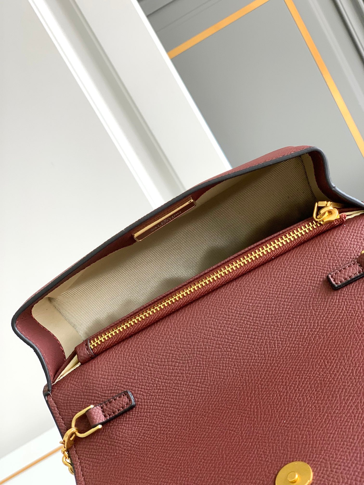 B1X44VL272 Popular leather bag 