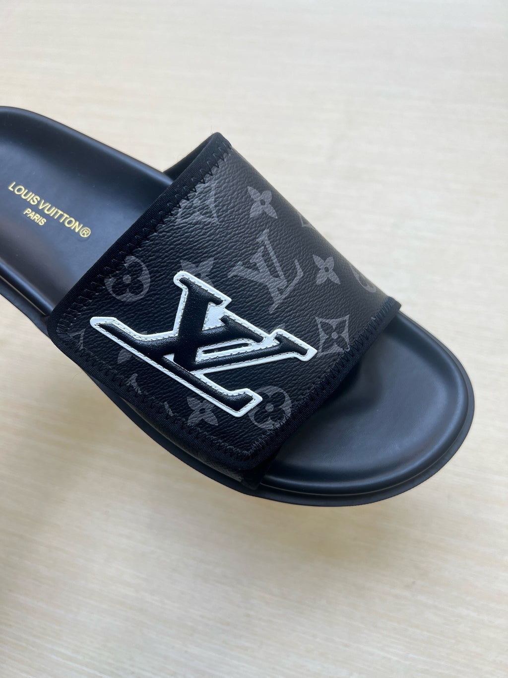 Z5R66E21 Popular  Slippers