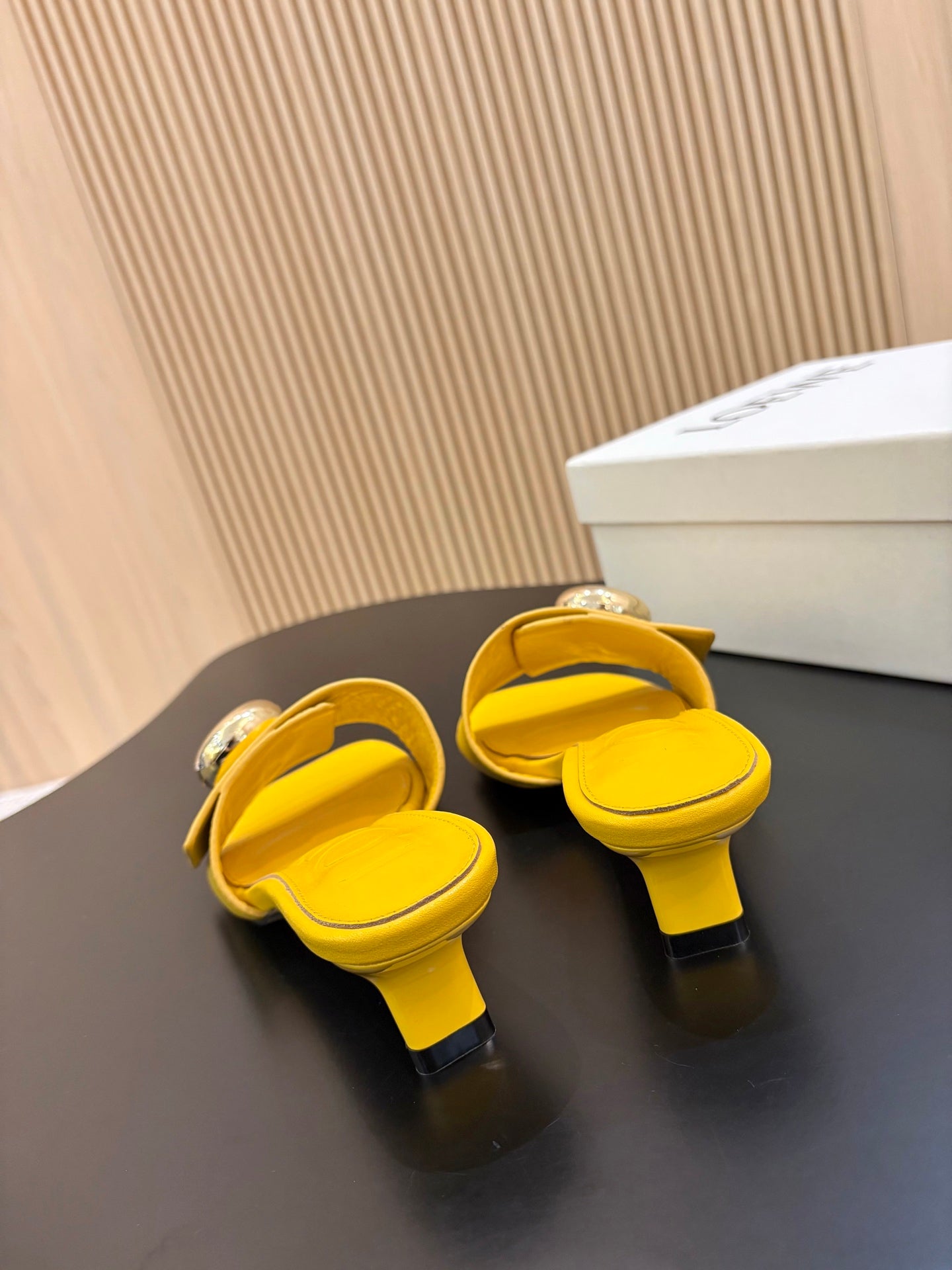 Z2X66V17 Popular high-quality leather Shoes