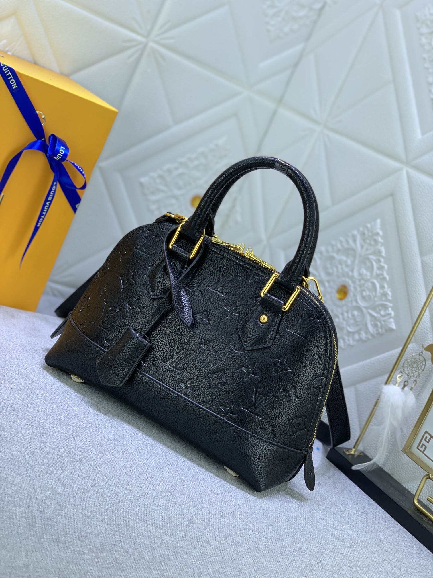 B12X44E319 Popular  leather bag 