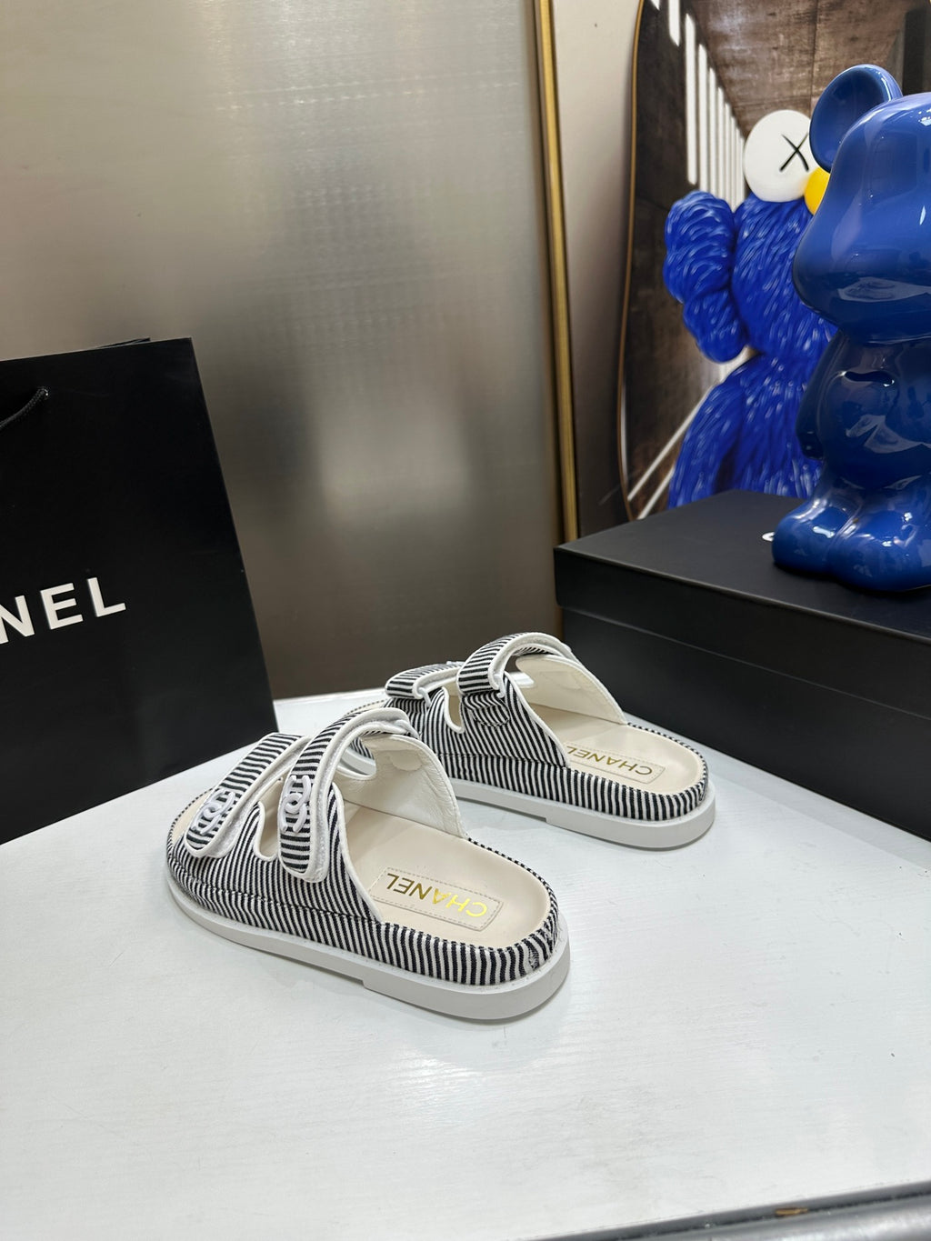 Z1R45C1  Popular sandals