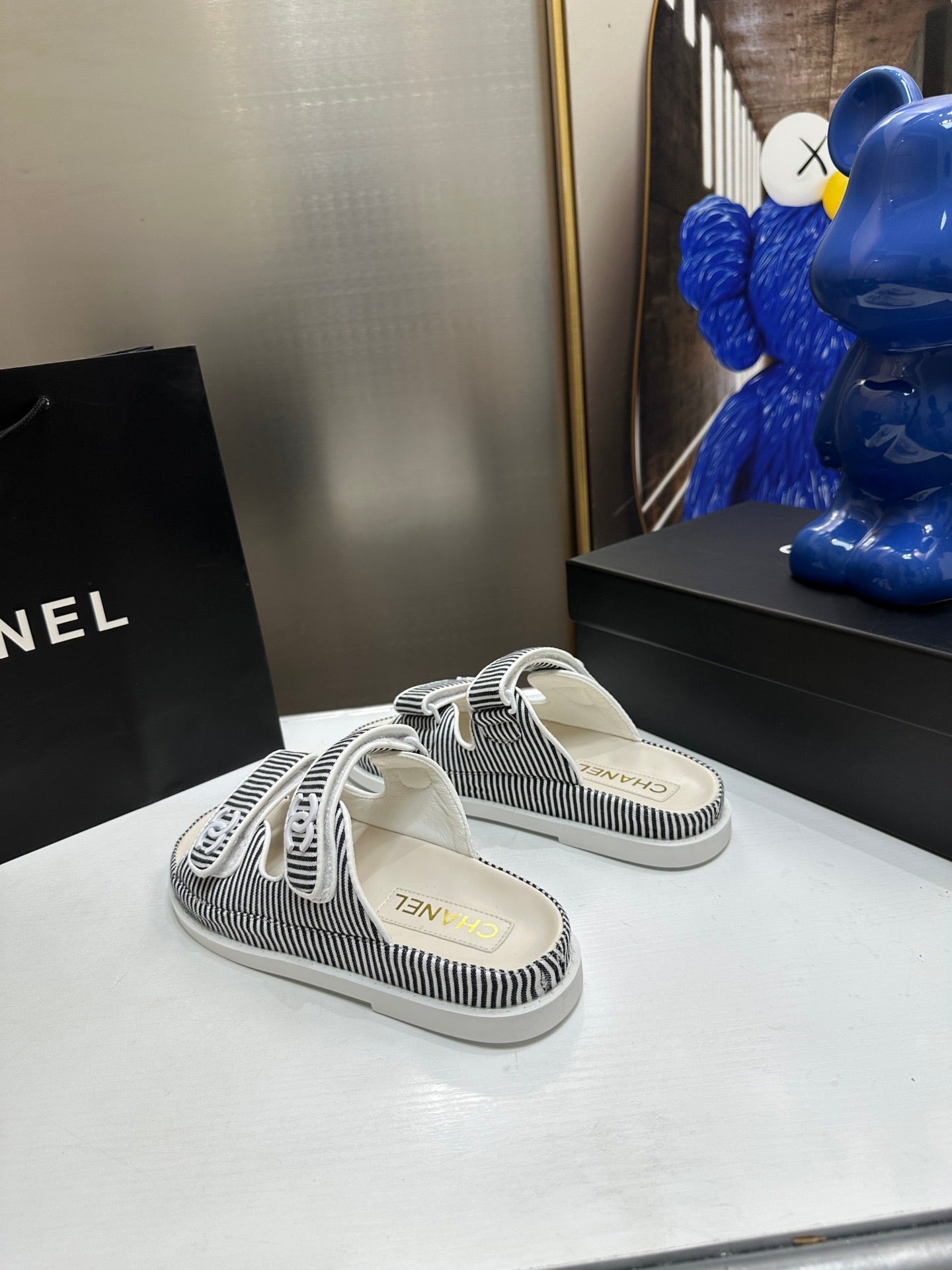 Z1R45C1  Popular sandals