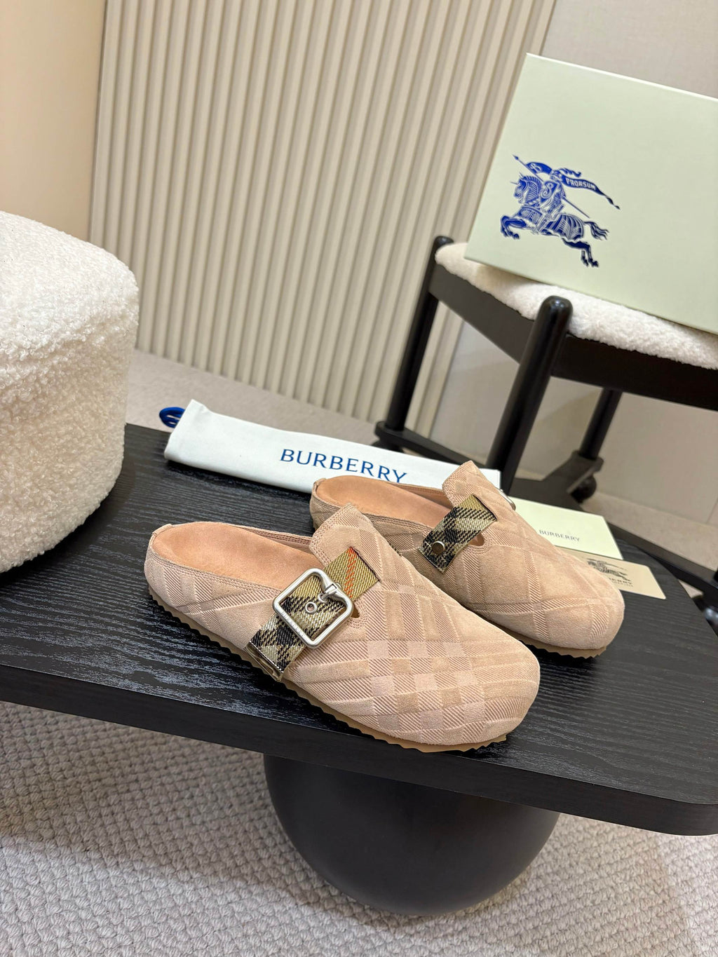 Z2N85R11 Popular high-quality shoes