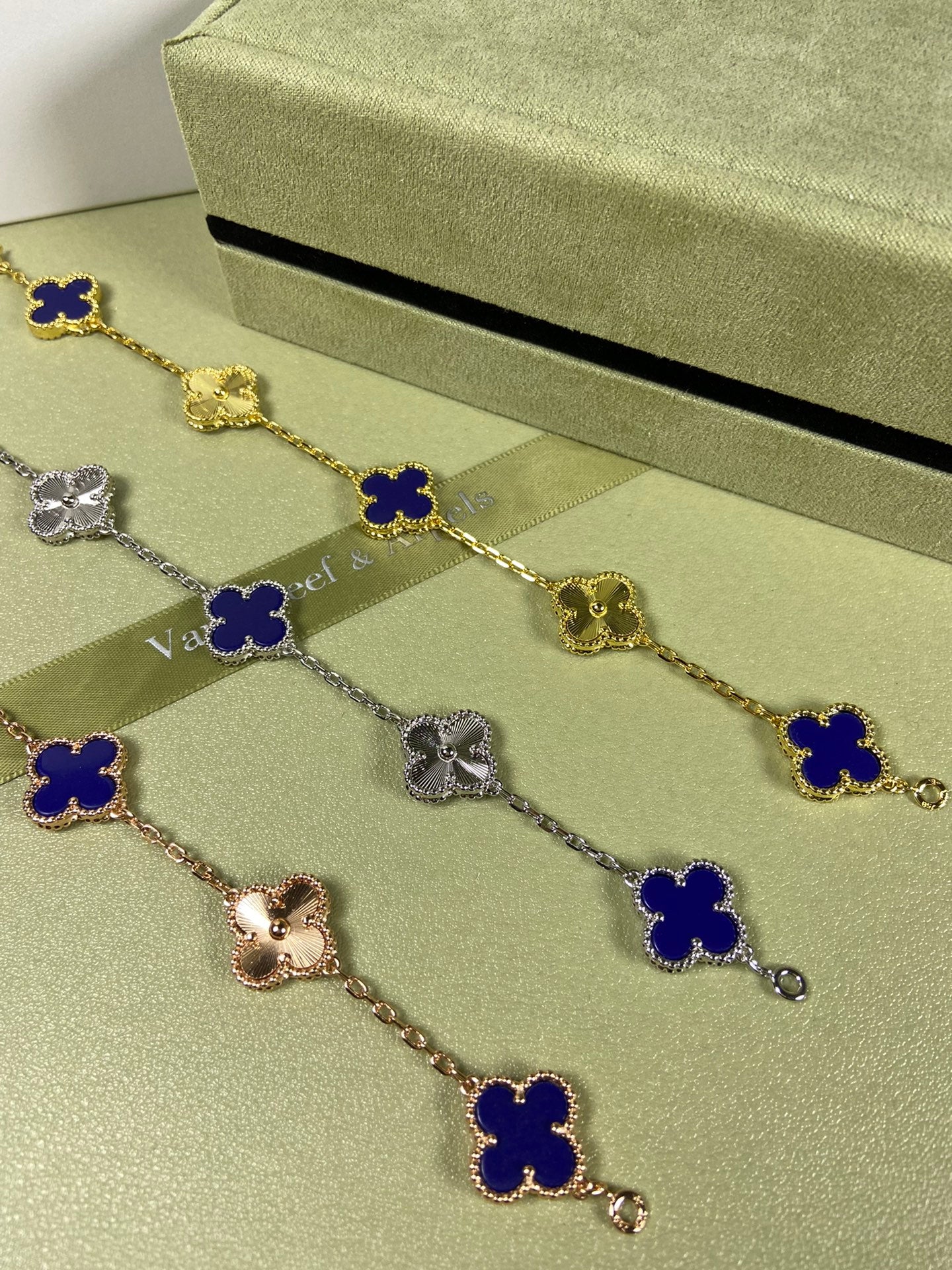 X5X94VA181K  Popular bracelets  5 flowers normal size1.5cm flower