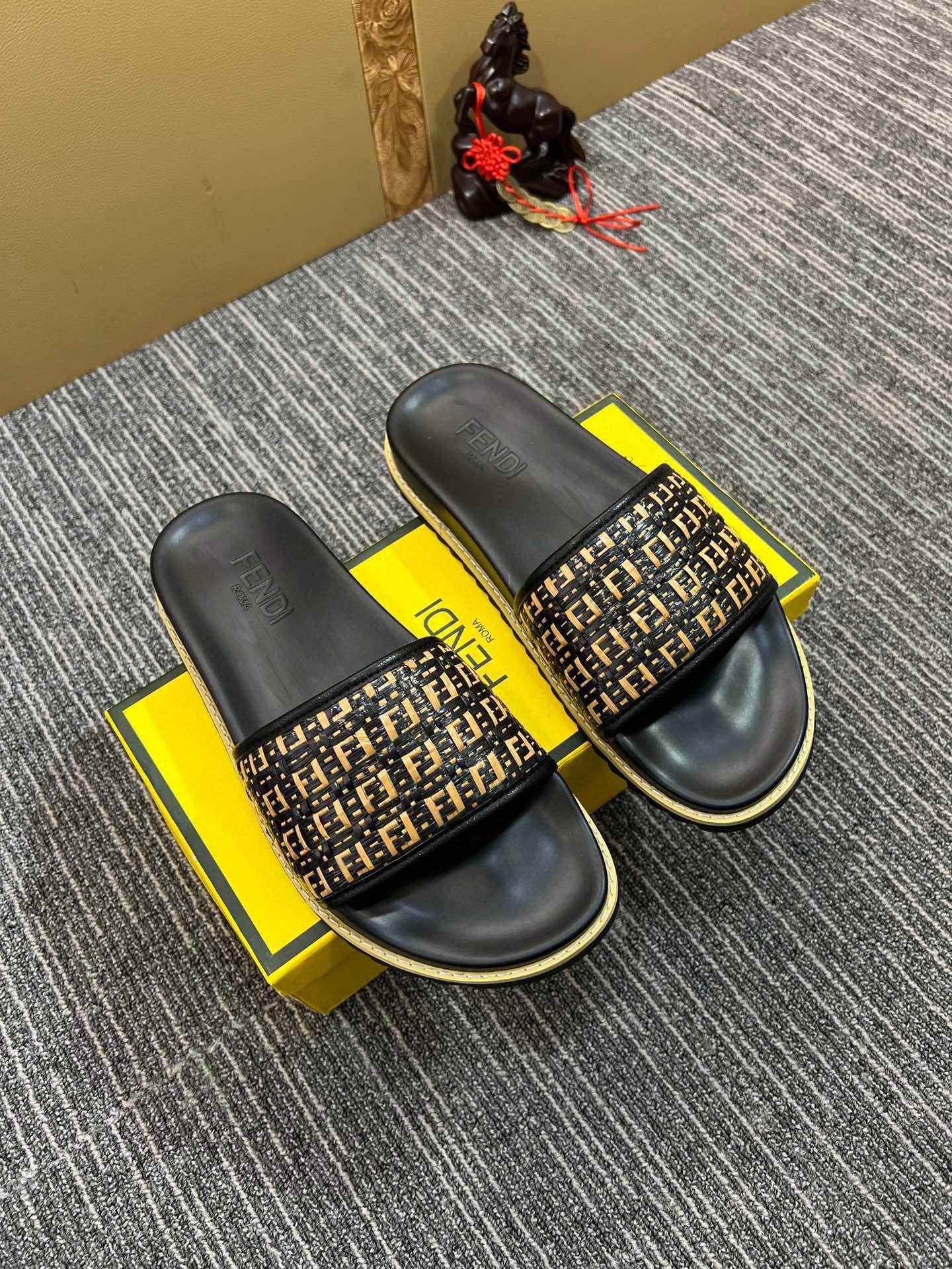 Z5XF104 Popular Slippers