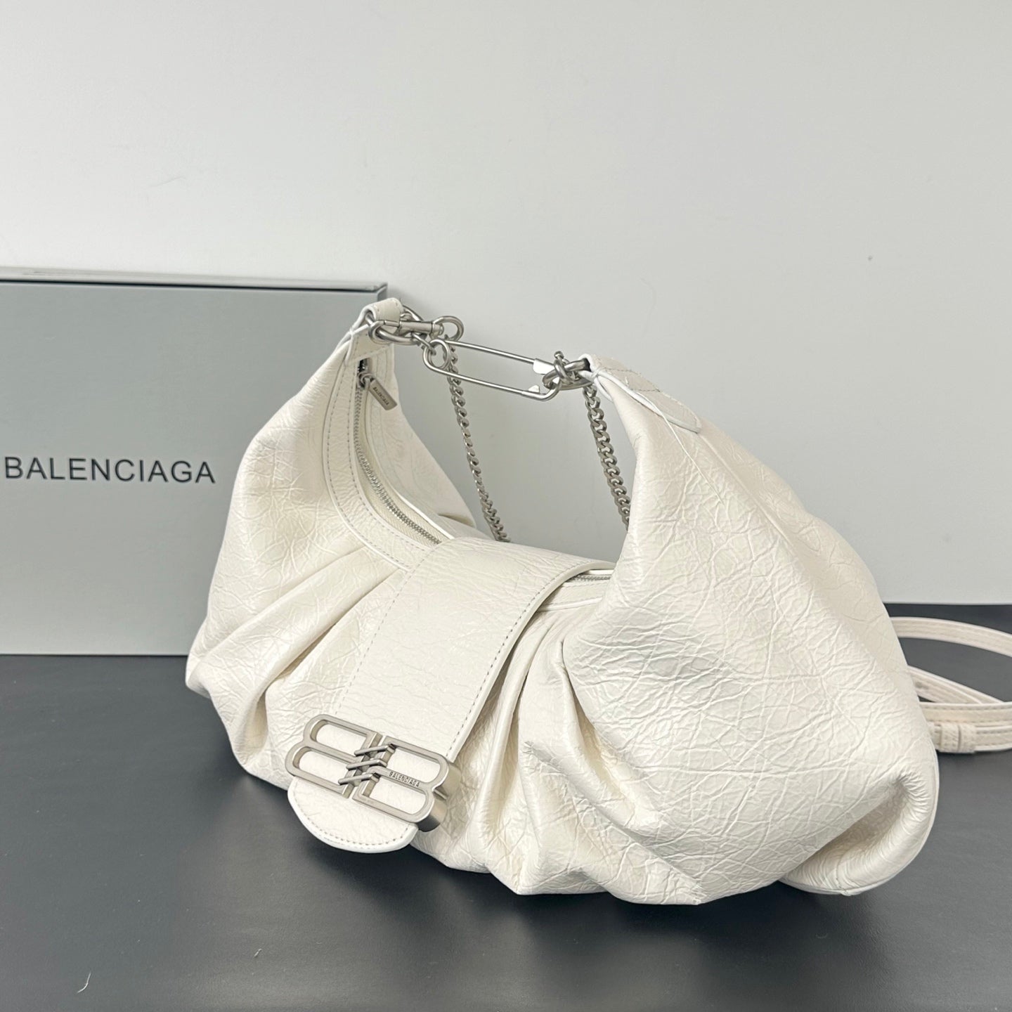 B1P36J119 Popular leather bag