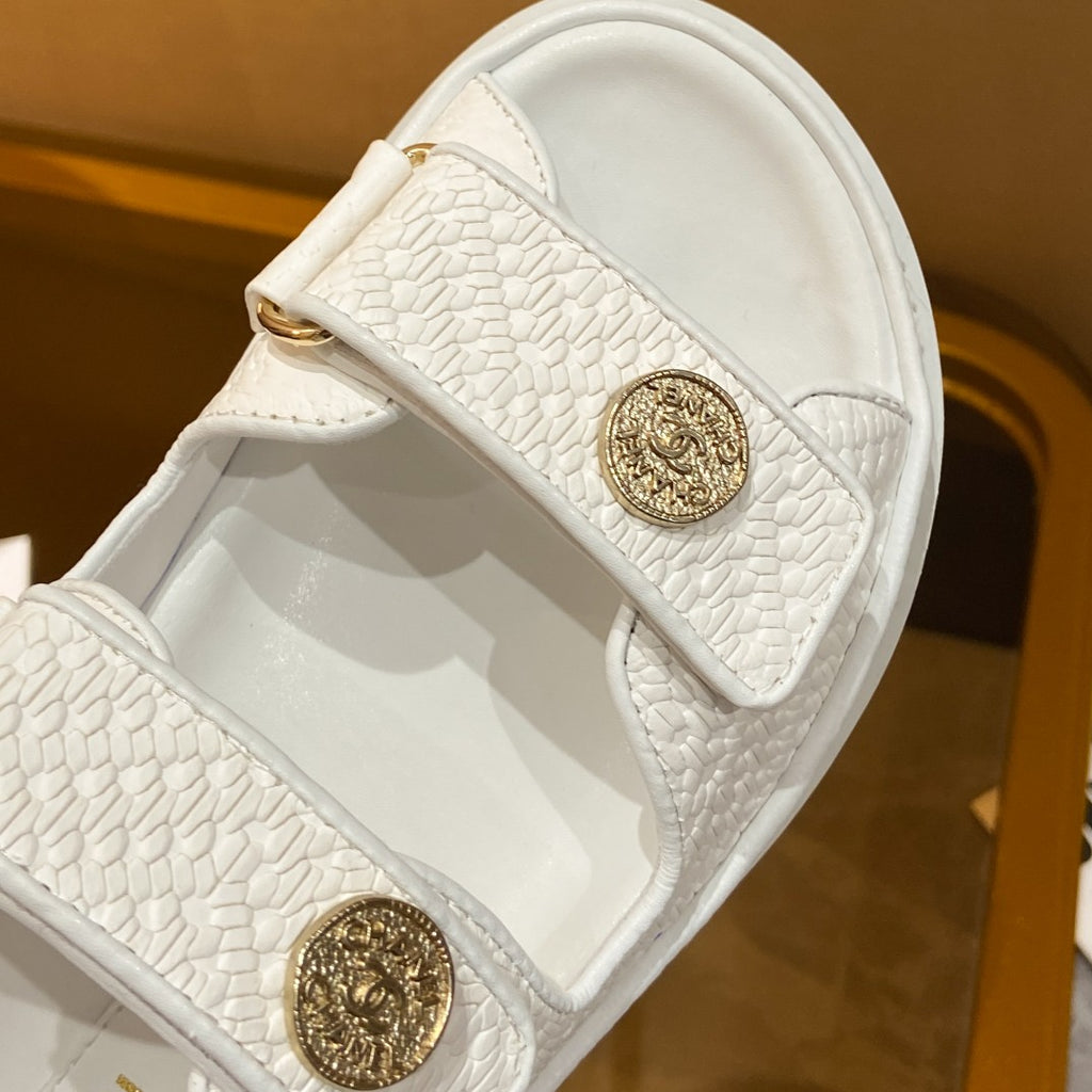 Z2Q55C49 Popular leather shoes