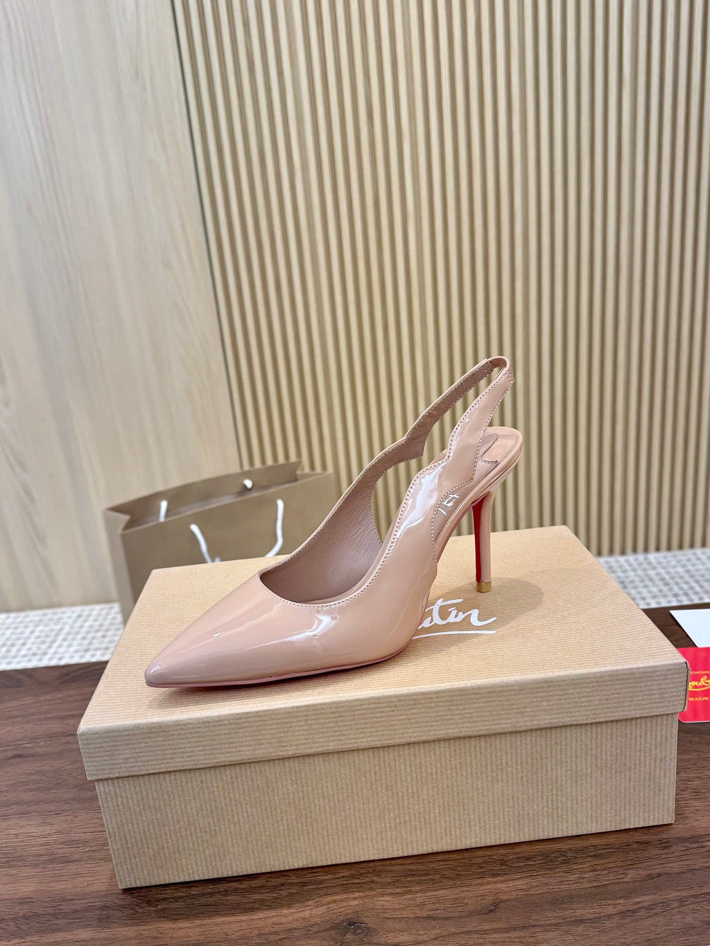 Z2N75A5  Popular leather High heels