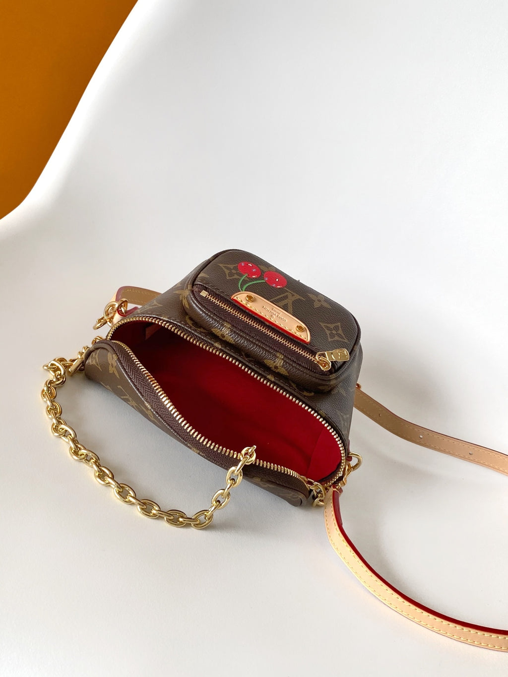 B1R15E37  Popular  leather bag