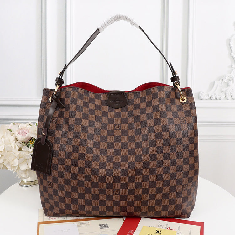 B1P11E84 Popular leather bag 