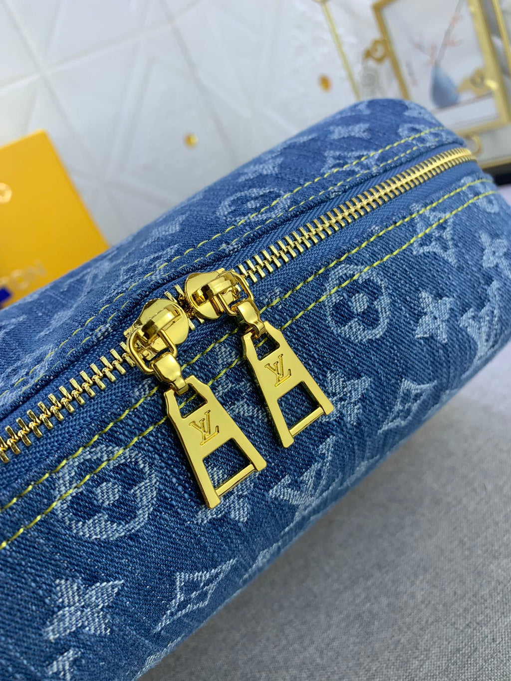 B1X104E61 Popular    leather bag