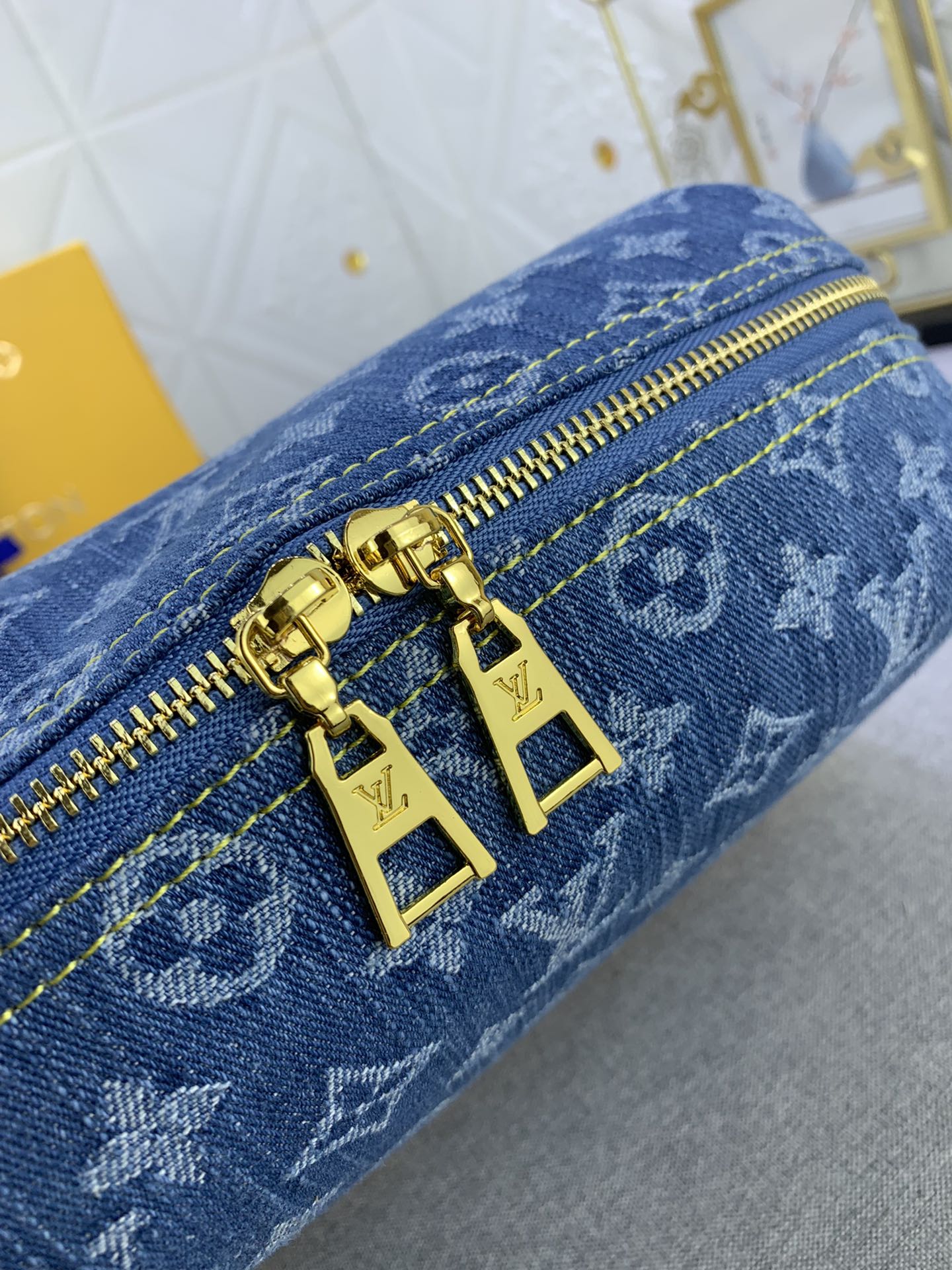 B1X104E61 Popular    leather bag