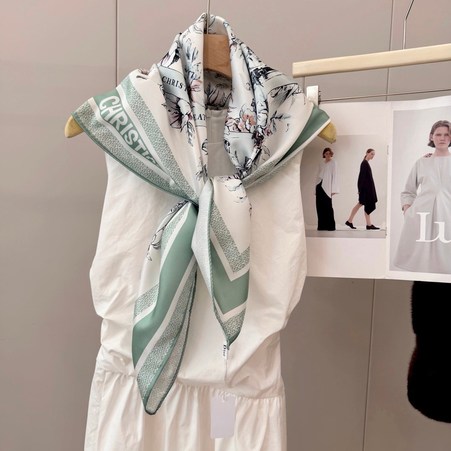W1N36D21 Popular Silk Scarve