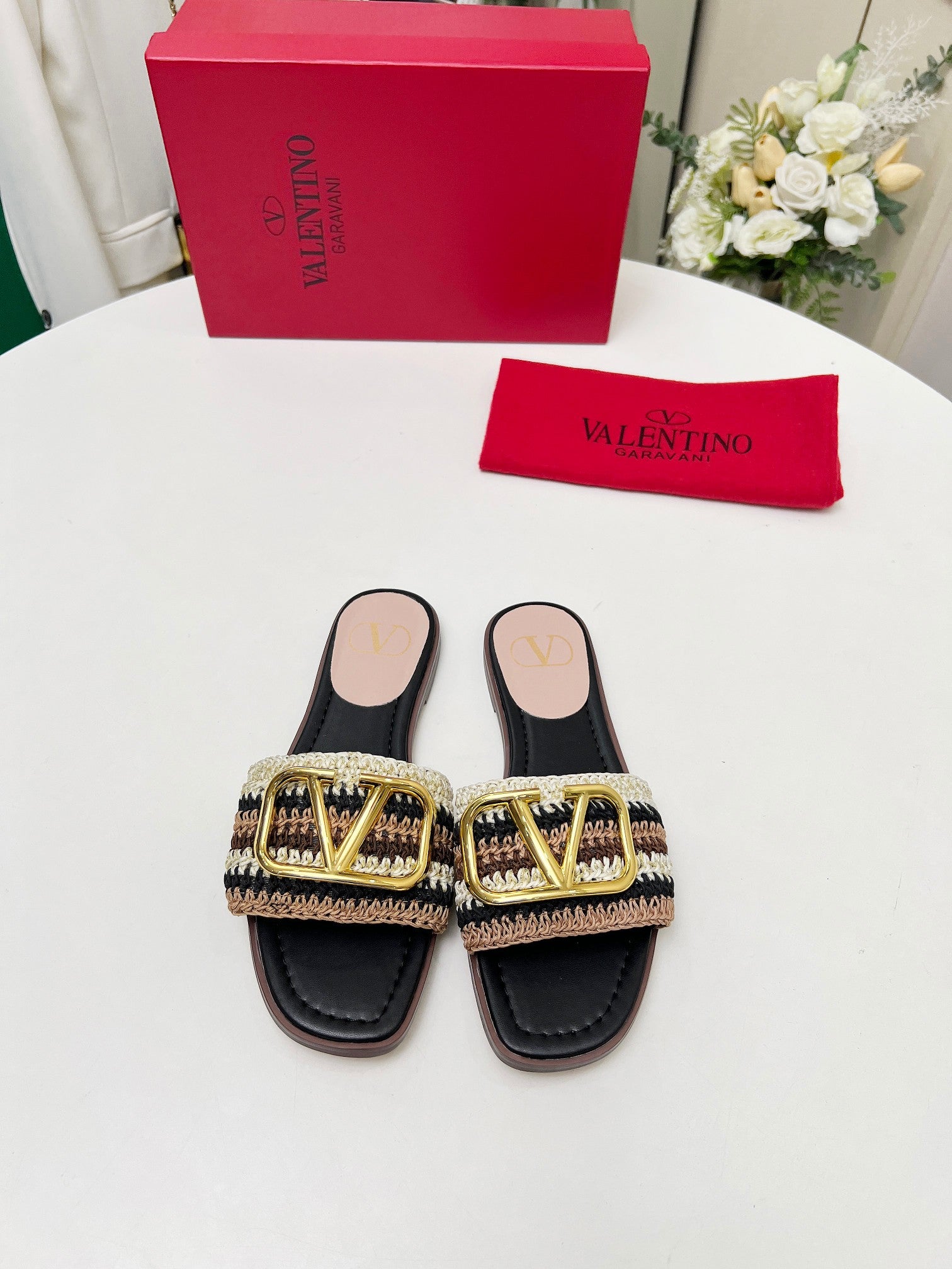 Z2Q55VL31  Popular Slippers
