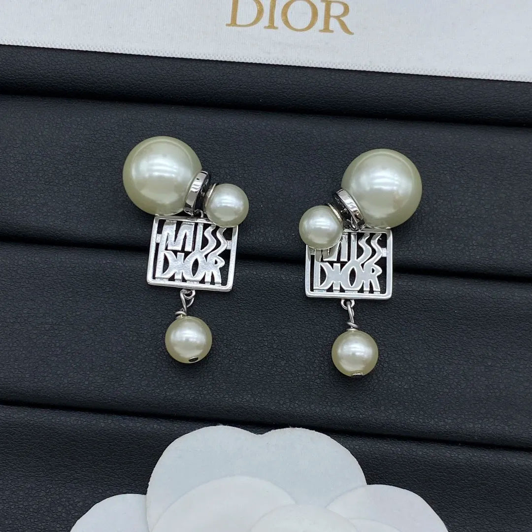 X1Z94D1068E Popular Earrings