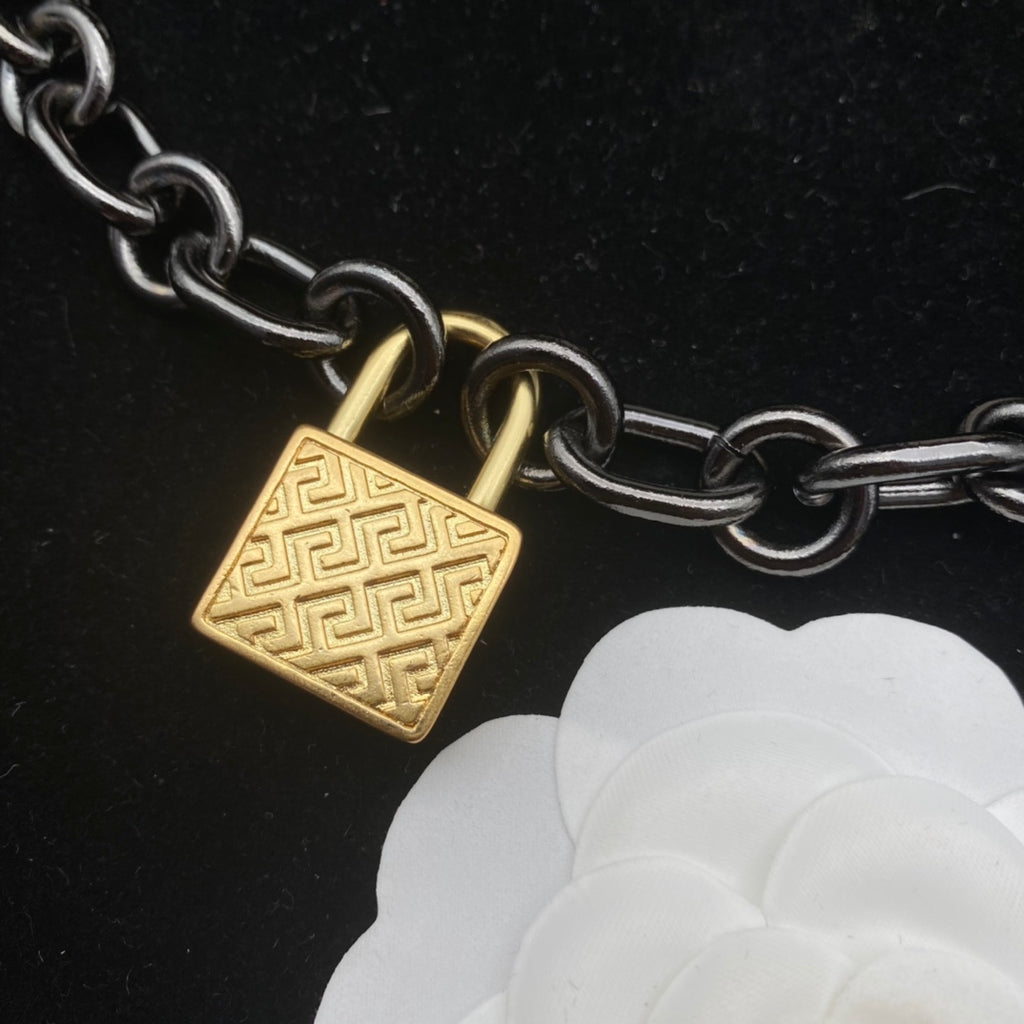 X1R75V97X Popular   Necklace. Bracelets