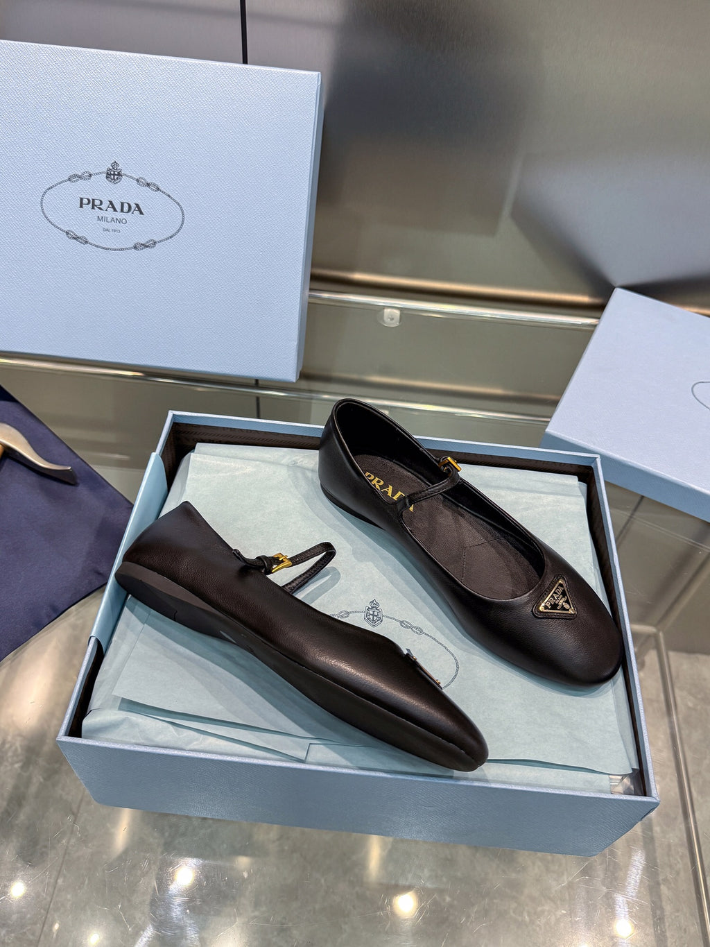 Z2Q105P381 Popular high-quality Shoes