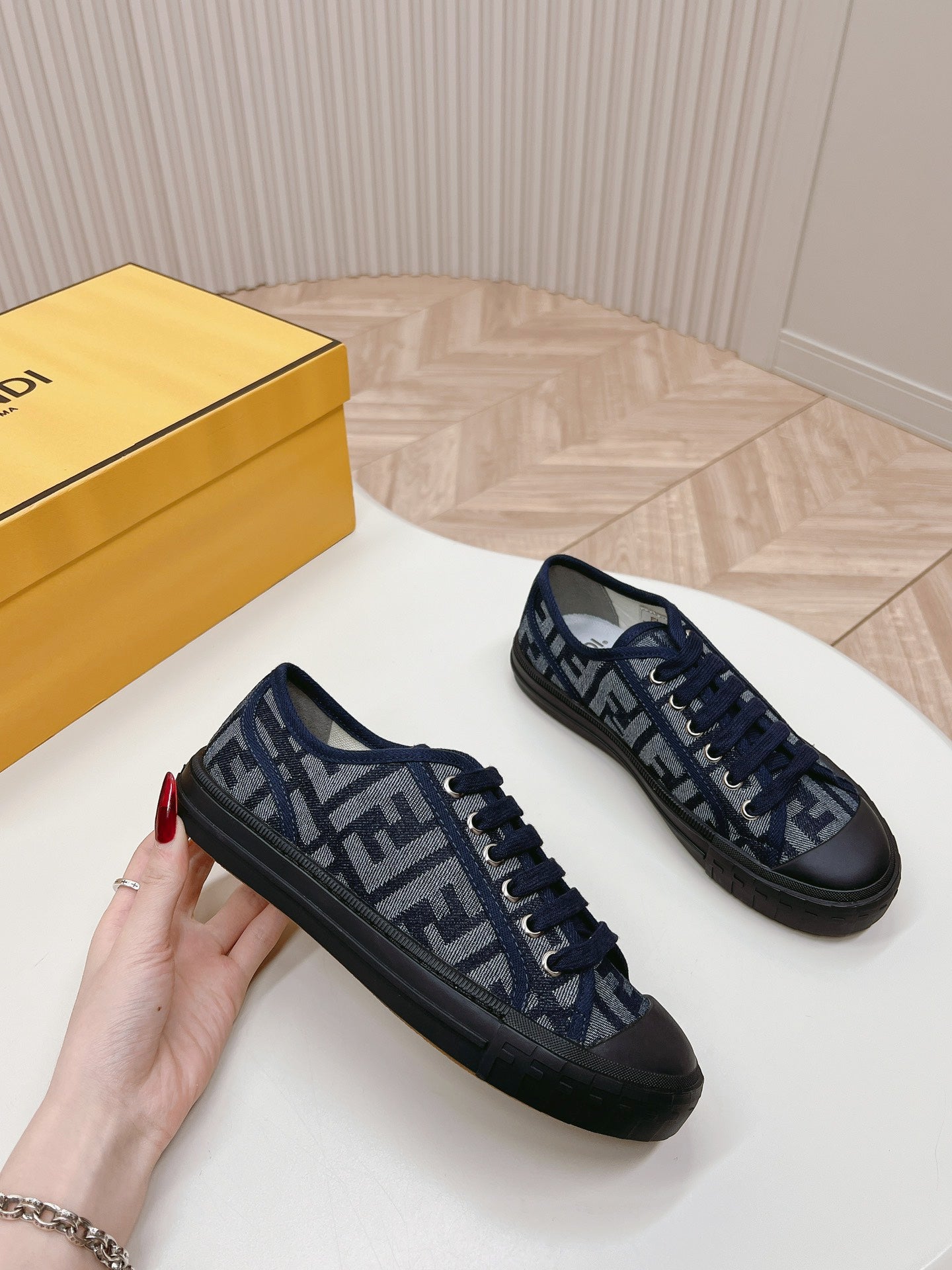 Z2Q105F423 Popular high-quality Shoes