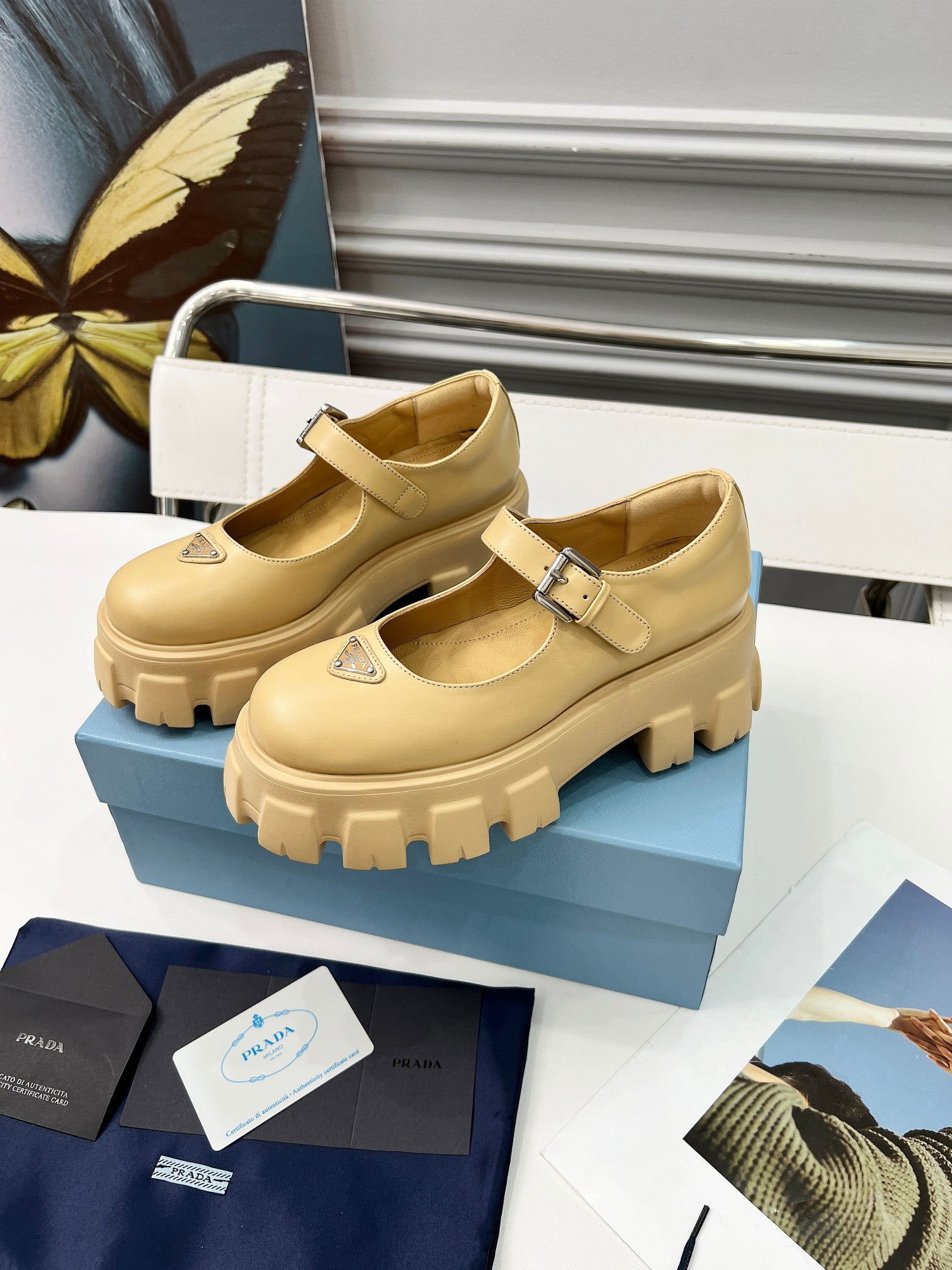 Z2Q95P143  Popular high-quality leather Shoes
