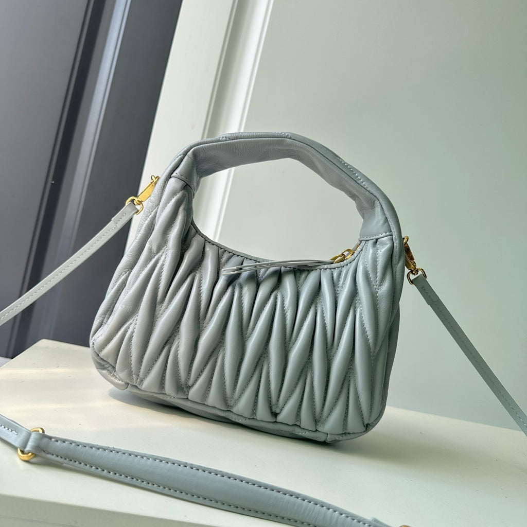 B1P46A118 Popular leather bag