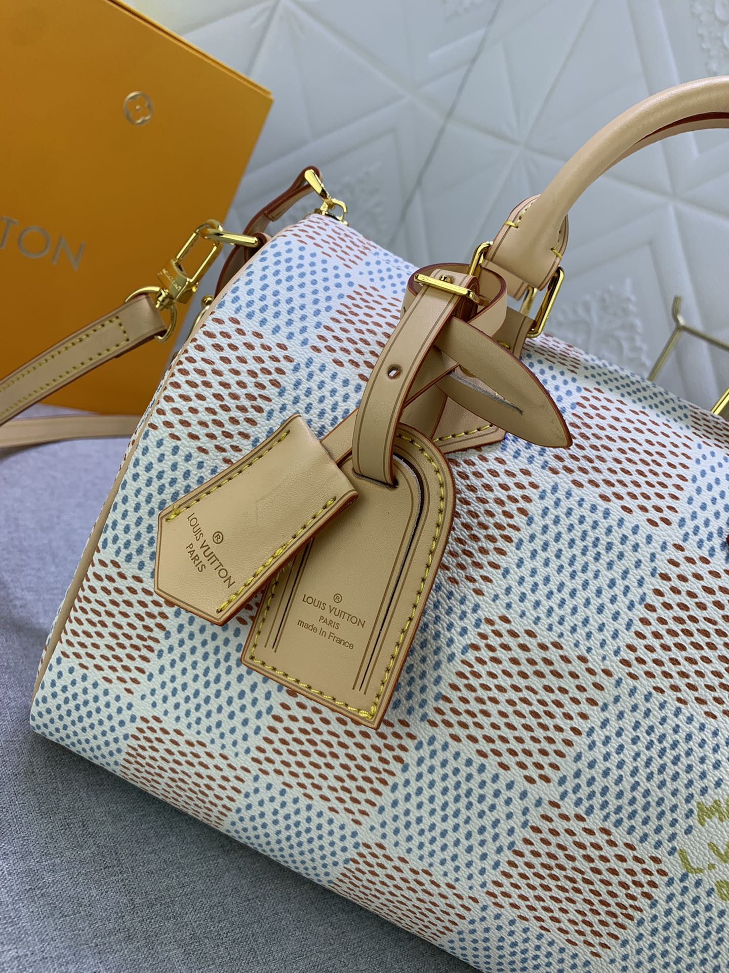 B12X44E269 Popular  leather bag 