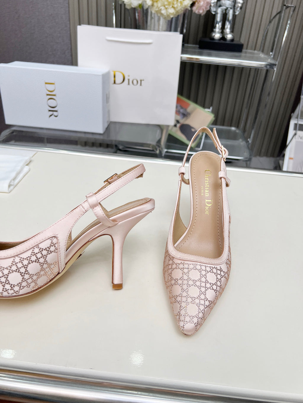 Z2Q95D116 Popular high-quality leather  High heels