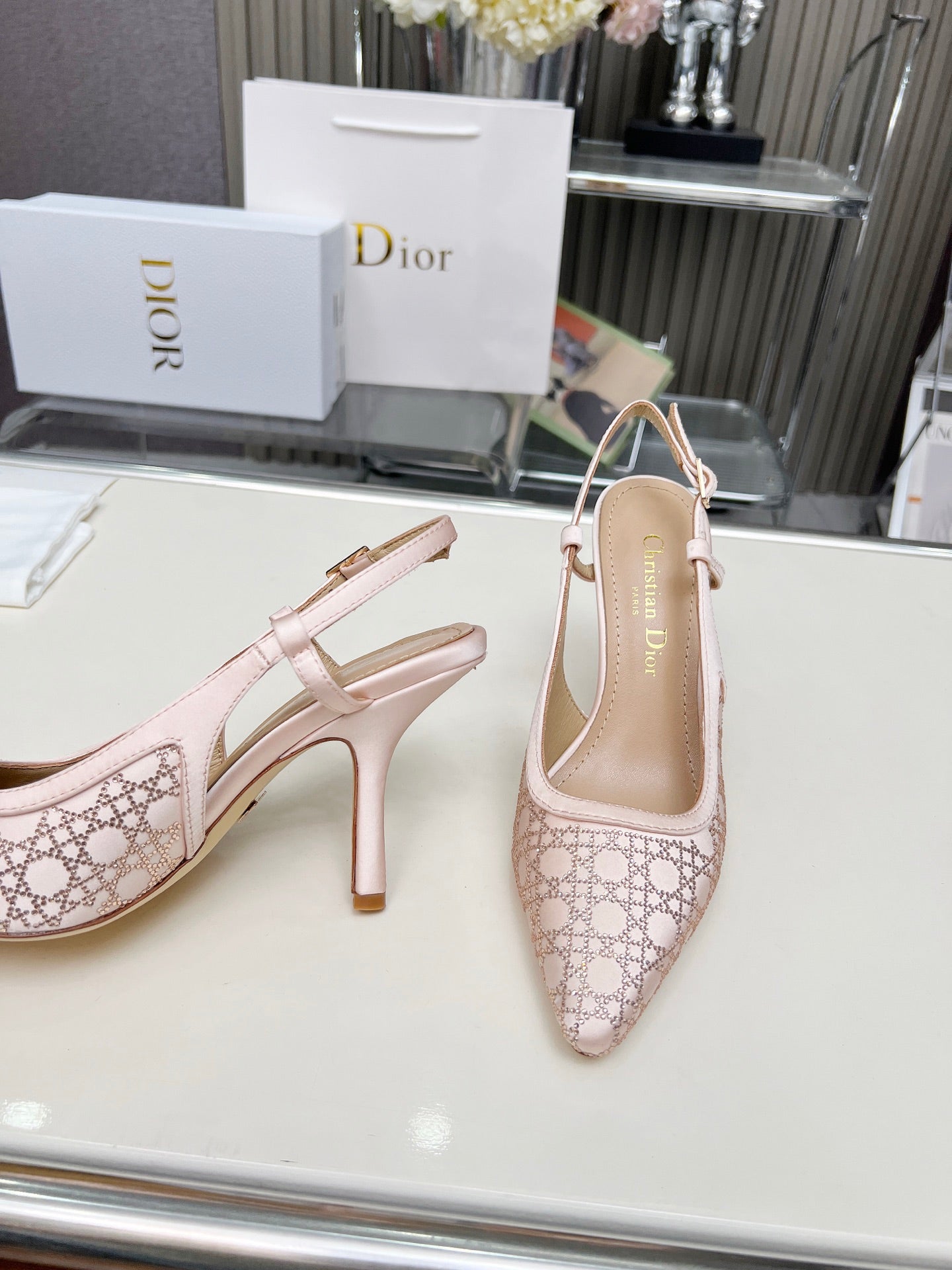 Z2Q95D116 Popular high-quality leather  High heels