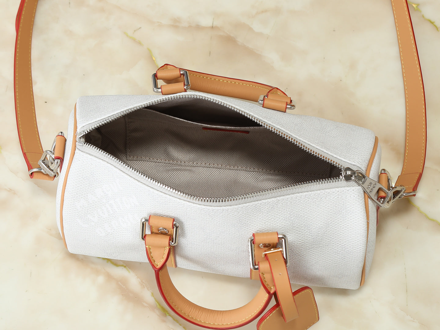 B1R76E51 Popular leather bag