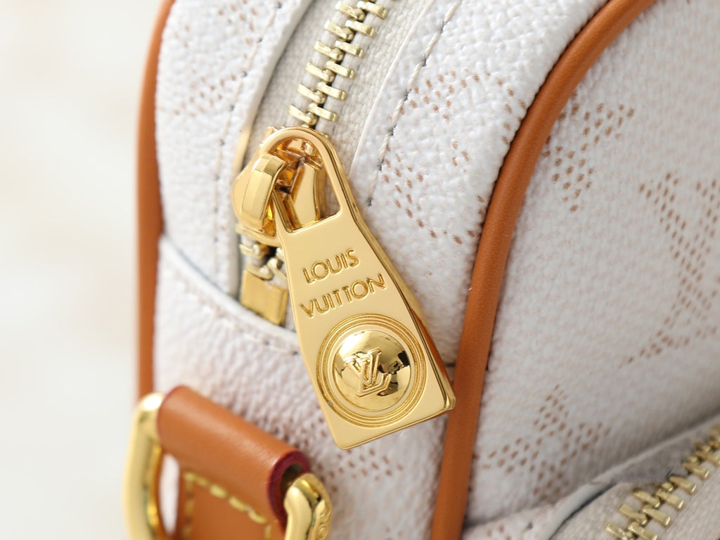 B1P46E109 Popular leather bag