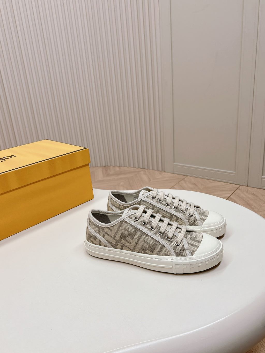 Z2Q105F423 Popular high-quality Shoes